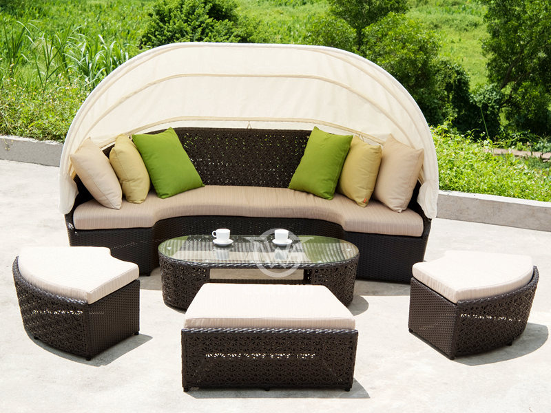 Sofá cama de ratán para exteriores de diseño reconfigurable con dosel