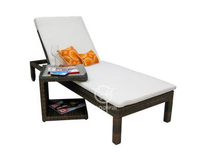 chaise lounge de mimbre con estructura de aluminio para todo clima mesa