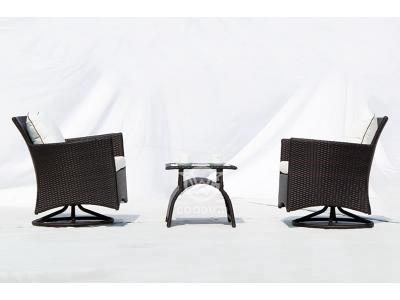 Conjunto de silla giratoria de ratán sintético con estructura de metal al aire libre