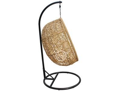 silla colgante de mimbre tejida con estructura de metal en forma de manzana