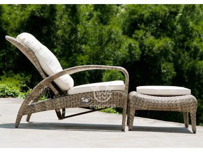 Conjunto de silla reclinable de mimbre sintético con estructura de metal para patio