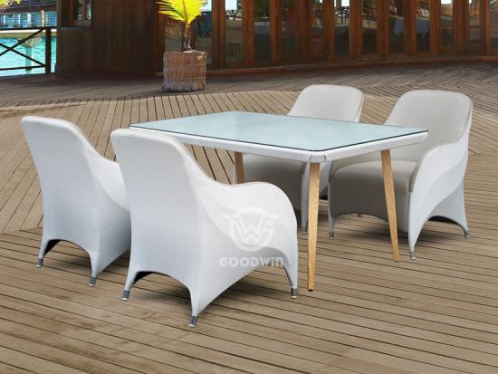 Outdoor Living Dining Set For 4